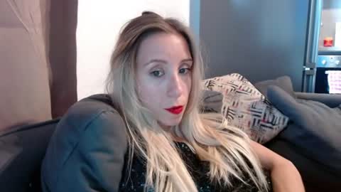 Snapshot of barelylegalblondy chatting on 07-03-26, 04:46 Lena online show from 07-03-26, 04:46