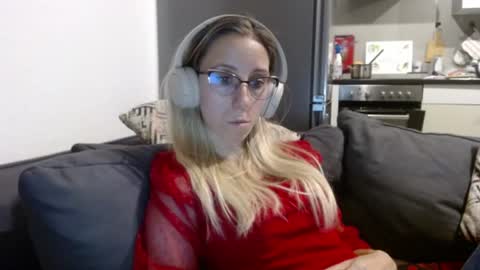 Snapshot of barelylegalblondy chatting on 07-20-26, 10:34 Lena online show from 07-20-26, 10:34