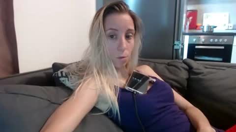 Snapshot of barelylegalblondy chatting on 07-21-26, 05:59 Lena online show from 07-21-26, 05:59