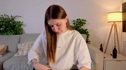 Snapshot of barrieyounkers chatting on 11-30-25, 01:09 Elise online show from 11-30-25, 01:09