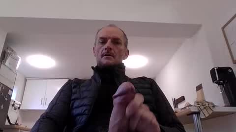 Snapshot of basiccamguy chatting on 11-03-25, 09:21 basiccamguy online show from 11-03-25, 09:21