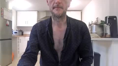 Snapshot of basiccamguy chatting on 07-11-26, 07:33 basiccamguy online show from 07-11-26, 07:33