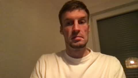 Snapshot of basst23 chatting on 10-18-25, 10:43 basst23 online show from 10-18-25, 10:43