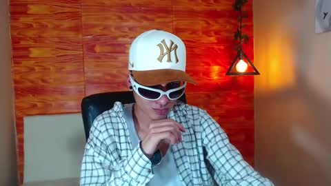 Snapshot of bastiaan_28 chatting on 02-21-25, 06:18 Bastian online show from 02-21-25, 06:18