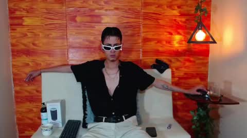 Snapshot of bastiaan_28 chatting on 03-12-25, 03:02 Bastian online show from 03-12-25, 03:02