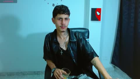 Snapshot of bastiaan_28 chatting on 09-12-25, 03:17 Bastian online show from 09-12-25, 03:17