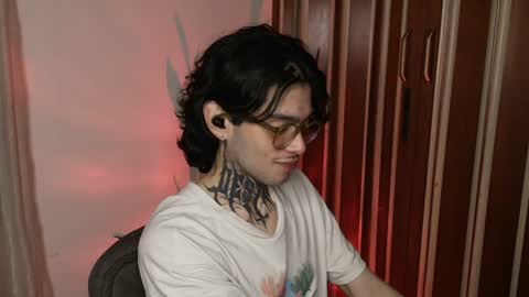 Snapshot of bastiel_ chatting on 06-20-26, 12:25 Bastiel online show from 06-20-26, 12:25