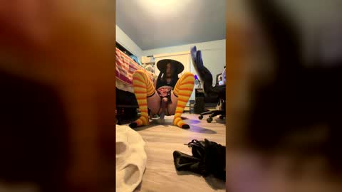 Snapshot of bathingcat chatting on 04-19-26, 12:33 bathingcat online show from 04-19-26, 12:33