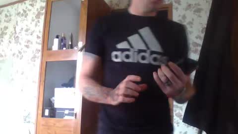 Snapshot of battlewolfxx chatting on 12-20-24, 07:28 battlewolfxx online show from 12-20-24, 07:28