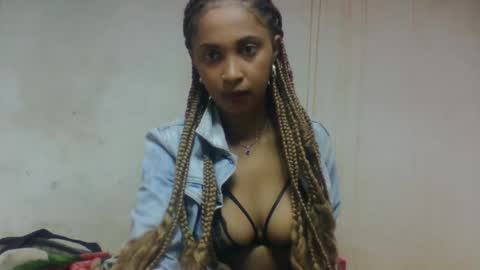 Snapshot of bavianona chatting on 10-11-25, 06:12 bavianona online show from 10-11-25, 06:12