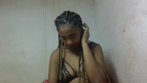 Snapshot of bavianona chatting on 10-13-25, 01:33 bavianona online show from 10-13-25, 01:33