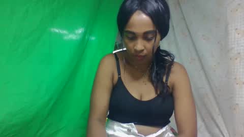 Snapshot of bavianona chatting on 11-19-25, 05:35 bavianona online show from 11-19-25, 05:35