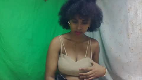 Snapshot of bavianona chatting on 11-28-25, 12:24 bavianona online show from 11-28-25, 12:24