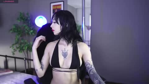 BAYONETTA DOLL  online show from 12-18-25, 12:33