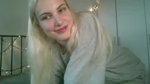 Snapshot of bea_trix77 chatting on 01-13-25, 12:56 Yours sweet Bea 3 online show from 01-13-25, 12:56