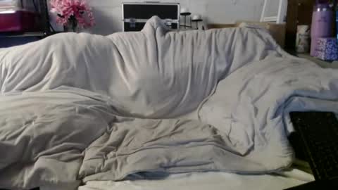 Snapshot of beachymilf chatting on 06-16-26, 04:53 BeachyMILF online show from 06-16-26, 04:53