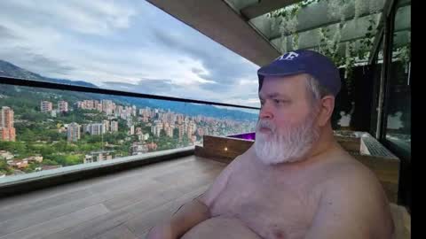 Snapshot of bear4muscle chatting on 09-09-25, 06:51 Dookie online show from 09-09-25, 06:51