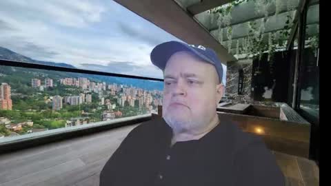 Snapshot of bear4muscle chatting on 10-04-25, 06:17 Dookie online show from 10-04-25, 06:17