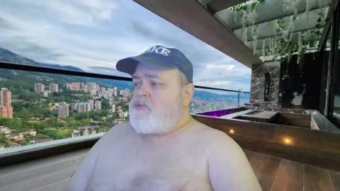 Snapshot of bear4muscle chatting on 03-07-26, 10:40 Dookie online show from 03-07-26, 10:40