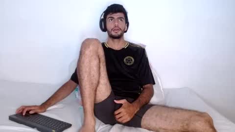 Snapshot of bear_97s chatting on 06-18-26, 03:29 Pipe online show from 06-18-26, 03:29