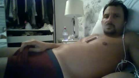 Snapshot of bearboudior chatting on 10-25-25, 11:43 bearboudior online show from 10-25-25, 11:43
