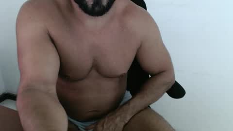 Snapshot of beard_top_guy chatting on 02-14-25, 01:40 Beard Guy online show from 02-14-25, 01:40