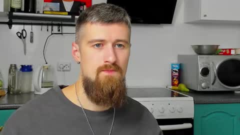 Snapshot of bearded_legend chatting on 09-29-25, 06:57 Zeus online show from 09-29-25, 06:57