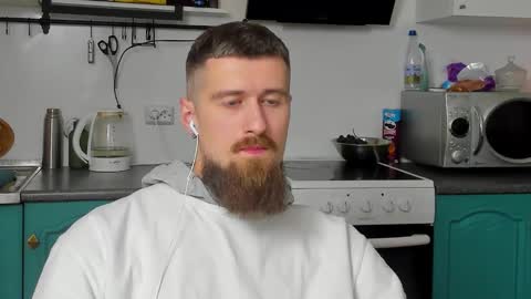 Snapshot of bearded_legend chatting on 10-10-25, 09:25 Zeus online show from 10-10-25, 09:25