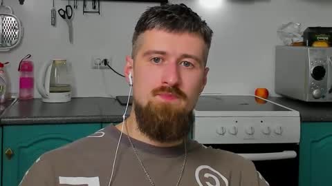 Snapshot of bearded_legend chatting on 11-05-25, 10:54 Zeus online show from 11-05-25, 10:54