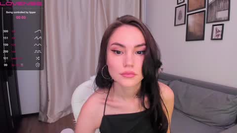 Snapshot of beatricefawne chatting on 12-11-24, 07:57 Bzzz Bea online show from 12-11-24, 07:57