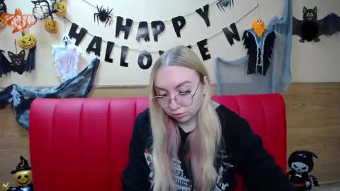 BeatriceFlyy online show from 10-28-25, 01:25