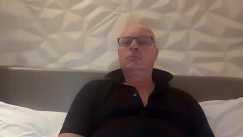 Snapshot of beatsboy87 chatting on 06-12-26, 05:45 beatsboy87 online show from 06-12-26, 05:45