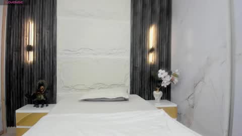 Snapshot of beautifulgirl4u_ chatting on 12-16-25, 02:05 online show from 12-16-25, 02:05