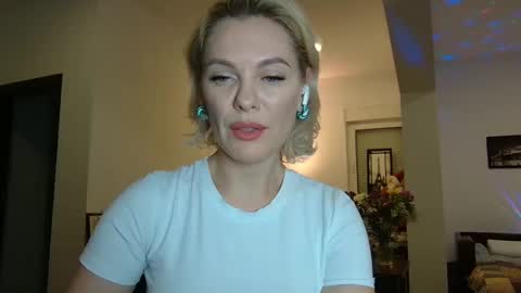 Snapshot of beautifulkollettee chatting on 01-19-25, 07:15 Beautifulkollette online show from 01-19-25, 07:15