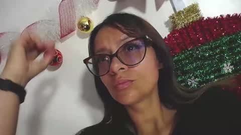 Snapshot of beautifull_wild_girl chatting on 11-28-25, 07:27 maria online show from 11-28-25, 07:27
