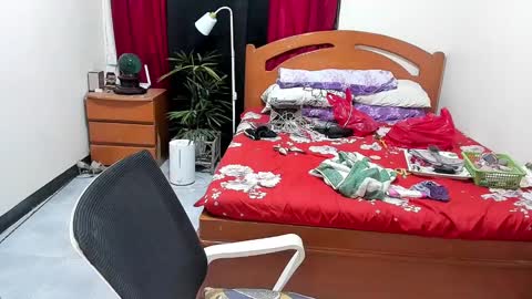 Snapshot of beautifullust chatting on 01-01-25, 05:43 Queen Angela online show from 01-01-25, 05:43