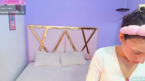 Snapshot of beautifulskinny18 chatting on 12-29-24, 08:04 Shalom online show from 12-29-24, 08:04