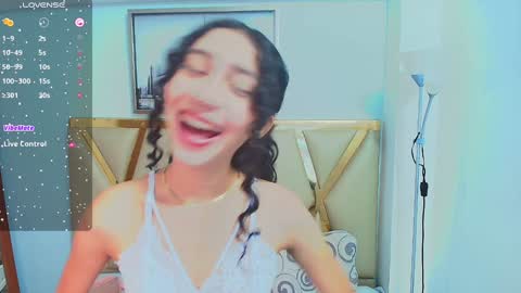 Snapshot of beautifulskinny18 chatting on 01-03-25, 08:01 Shalom online show from 01-03-25, 08:01