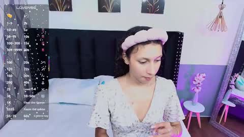 Snapshot of beautifulskinny18 chatting on 02-15-25, 07:39 Shalom online show from 02-15-25, 07:39
