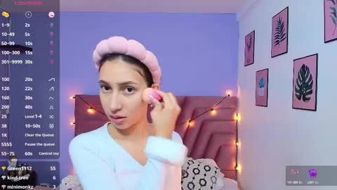 Snapshot of beautifulskinny18 chatting on 02-28-25, 07:56 Shalom online show from 02-28-25, 07:56