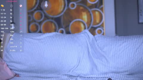 Snapshot of beauty_fuel chatting on 09-21-25, 06:26 Polly  online show from 09-21-25, 06:26