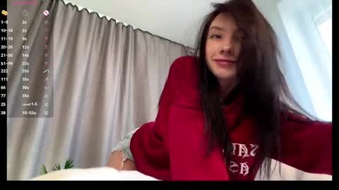 Snapshot of beauty_fuel chatting on 05-08-26, 04:40 Polly online show from 05-08-26, 04:40