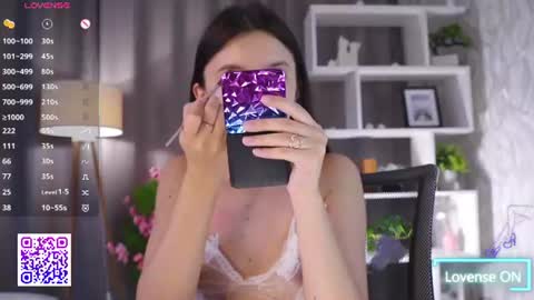 Snapshot of beauty_fuel chatting on 06-20-26, 04:37 Polly online show from 06-20-26, 04:37