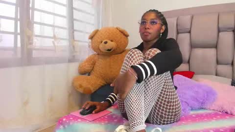 Snapshot of beauty_luci chatting on 10-11-25, 10:08 beauty_luci online show from 10-11-25, 10:08