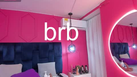 Snapshot of beauty_milf4 chatting on 11-28-25, 11:02 Chantall online show from 11-28-25, 11:02