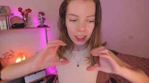 Snapshot of beautyeliise chatting on 03-10-25, 09:21 Eliise online show from 03-10-25, 09:21