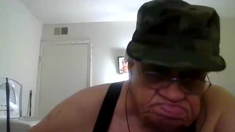 Snapshot of beautytomyeyes chatting on 12-31-24, 03:34 beautytomyeyes online show from 12-31-24, 03:34