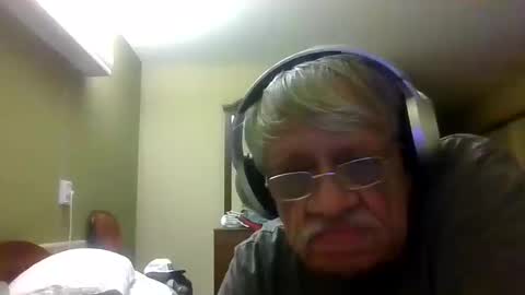 Snapshot of beautytomyeyes chatting on 10-10-25, 12:31 beautytomyeyes online show from 10-10-25, 12:31