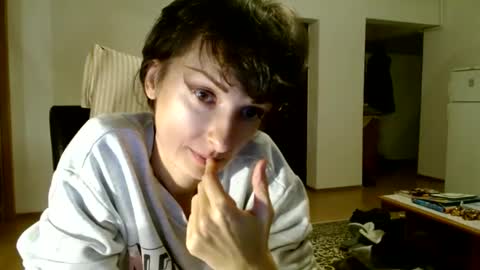 Snapshot of bebacksooon chatting on 12-21-24, 07:27 Raluca online show from 12-21-24, 07:27