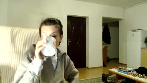 Snapshot of bebacksooon chatting on 12-23-24, 05:11 Raluca online show from 12-23-24, 05:11